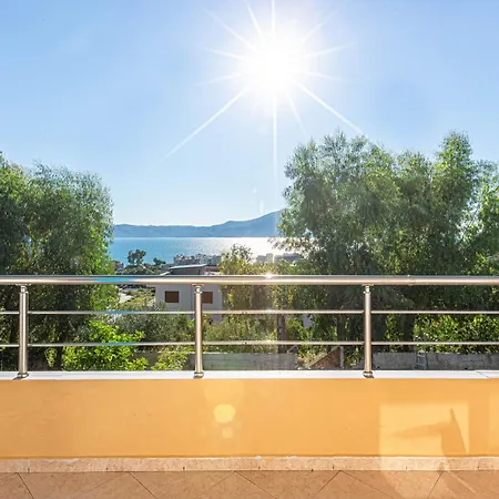 Radhima Sea View 10 - Kitchen, Parking & Balcony Апартаменты Влёра