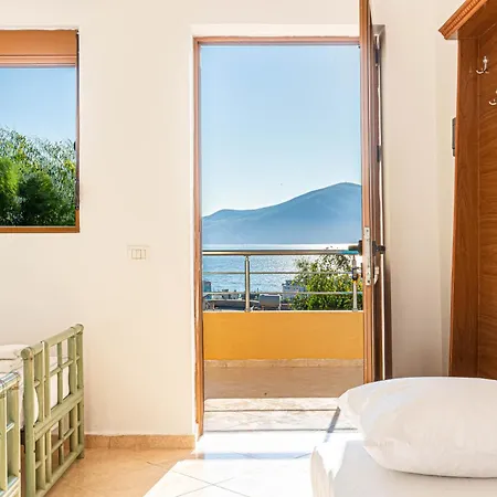 Radhima Sea View 10 - Kitchen, Parking & Balcony Vlorë